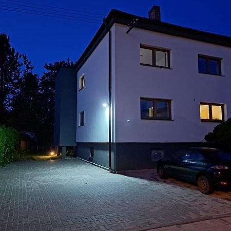 Vila Vekose - Apartman S Terasou A Zahradou Hradec Králové Eksteriør bilde