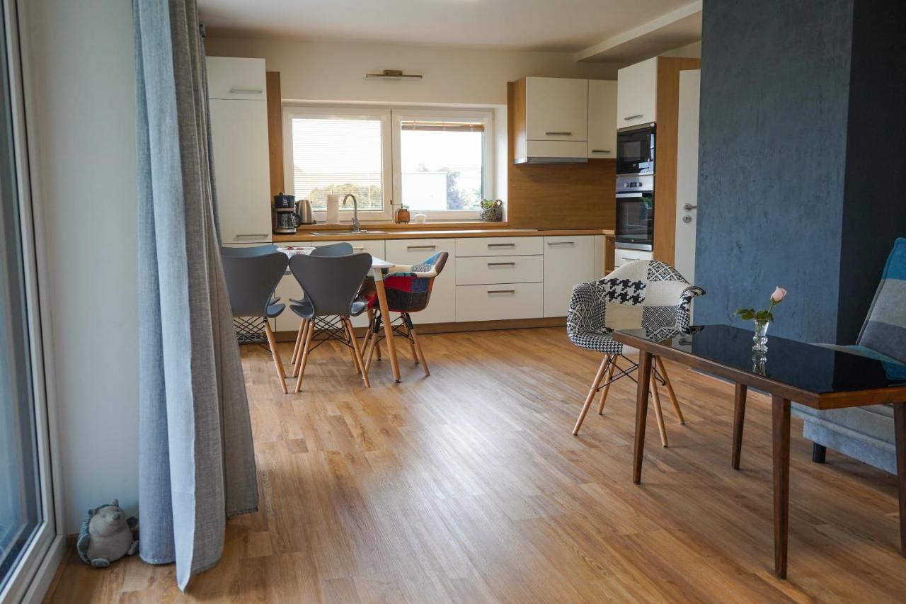 Vila Vekose - Apartman S Terasou A Zahradou Hradec Králové Eksteriør bilde