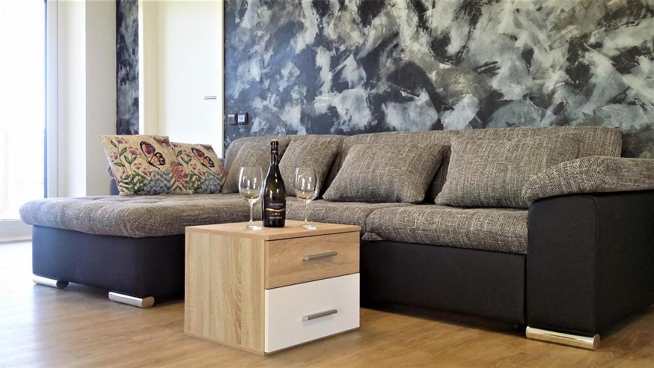 Vila Vekose - Apartman S Terasou A Zahradou Hradec Králové Eksteriør bilde