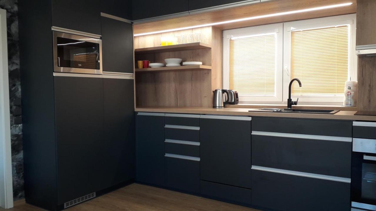 Vila Vekose - Apartman S Terasou A Zahradou Hradec Králové Eksteriør bilde