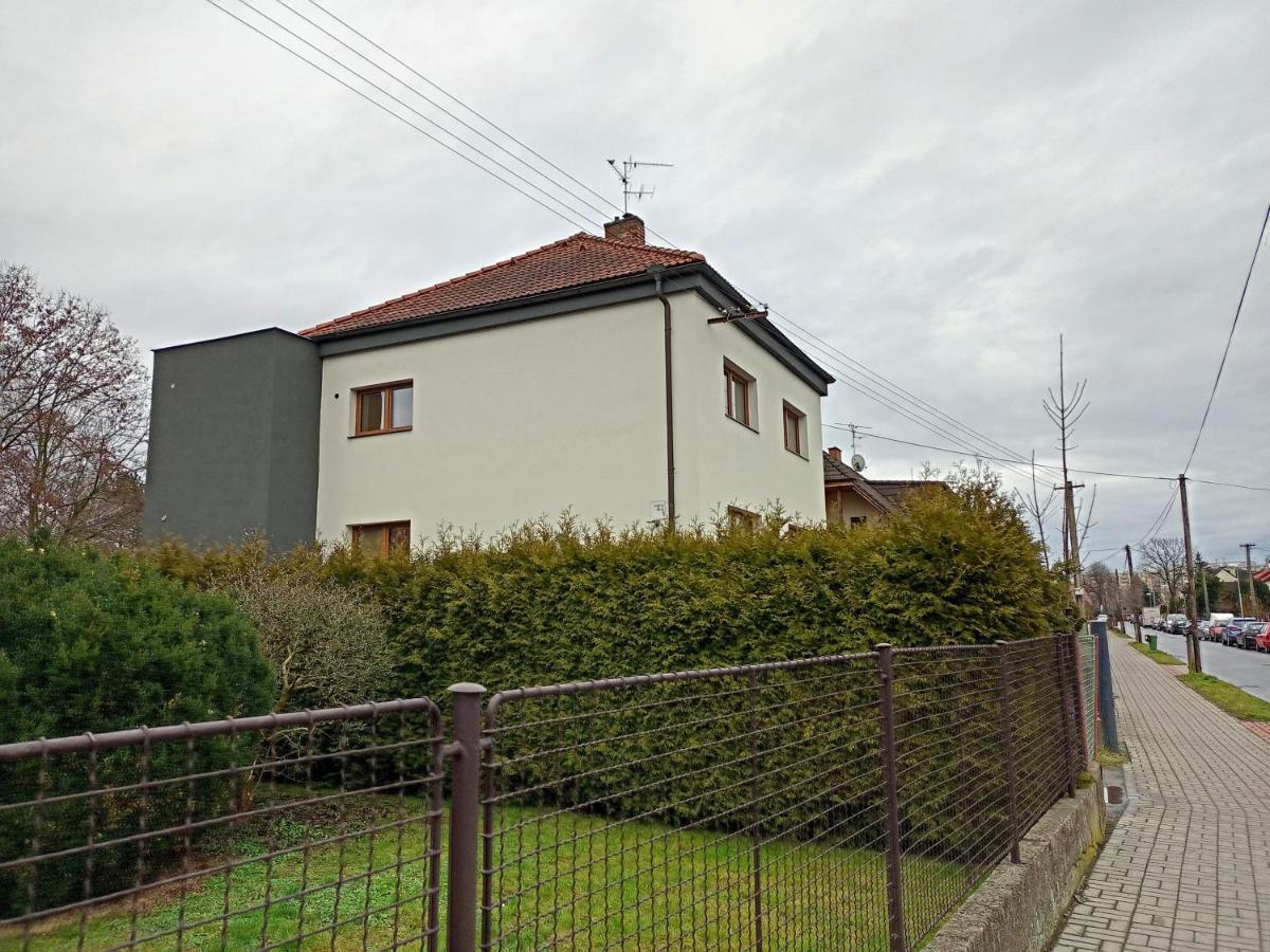 Vila Vekose - Apartman S Terasou A Zahradou Hradec Králové Eksteriør bilde
