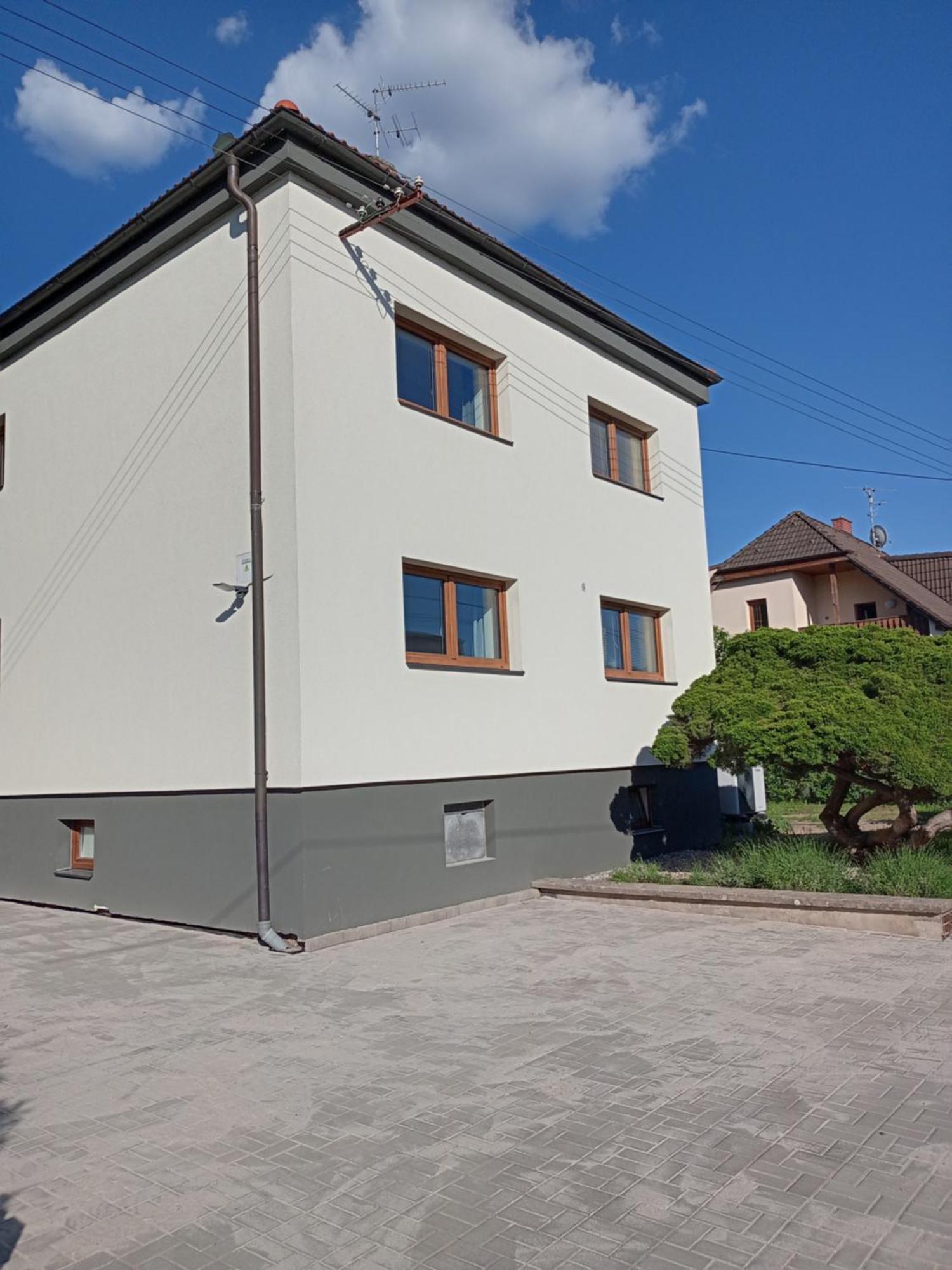 Vila Vekose - Apartman S Terasou A Zahradou Hradec Králové Eksteriør bilde