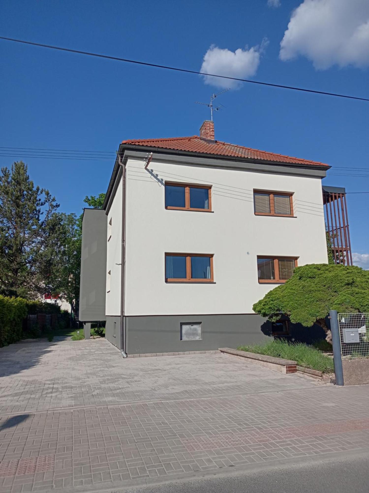 Vila Vekose - Apartman S Terasou A Zahradou Hradec Králové Eksteriør bilde
